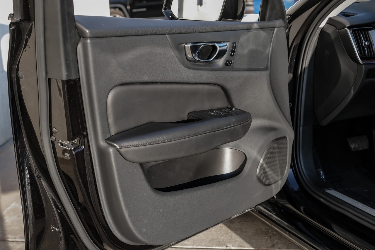 Volvo S60 Vehicle Main Gallery Image 38