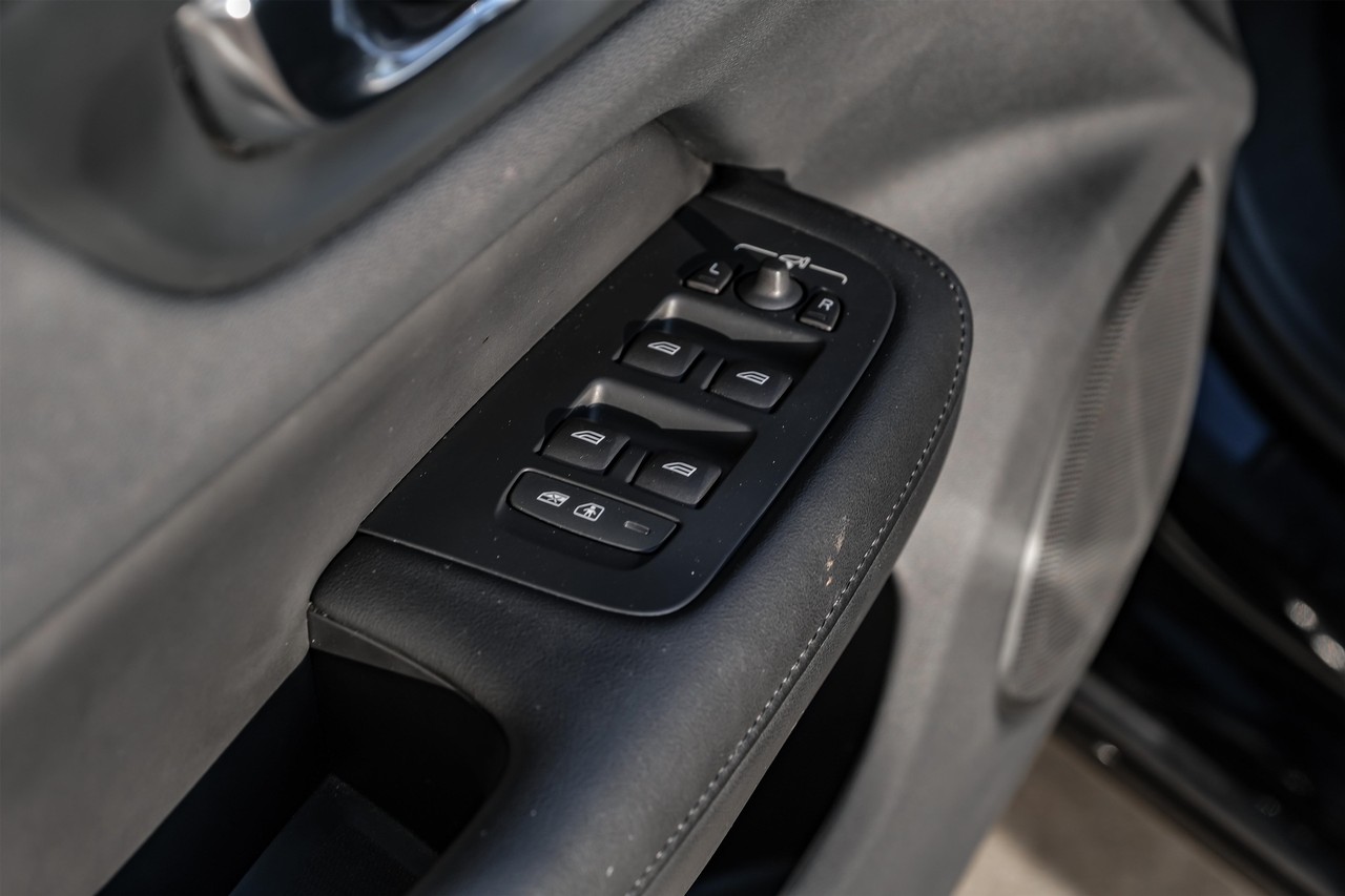 Volvo S60 Vehicle Main Gallery Image 39