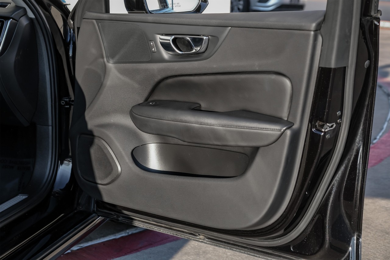 Volvo S60 Vehicle Main Gallery Image 40