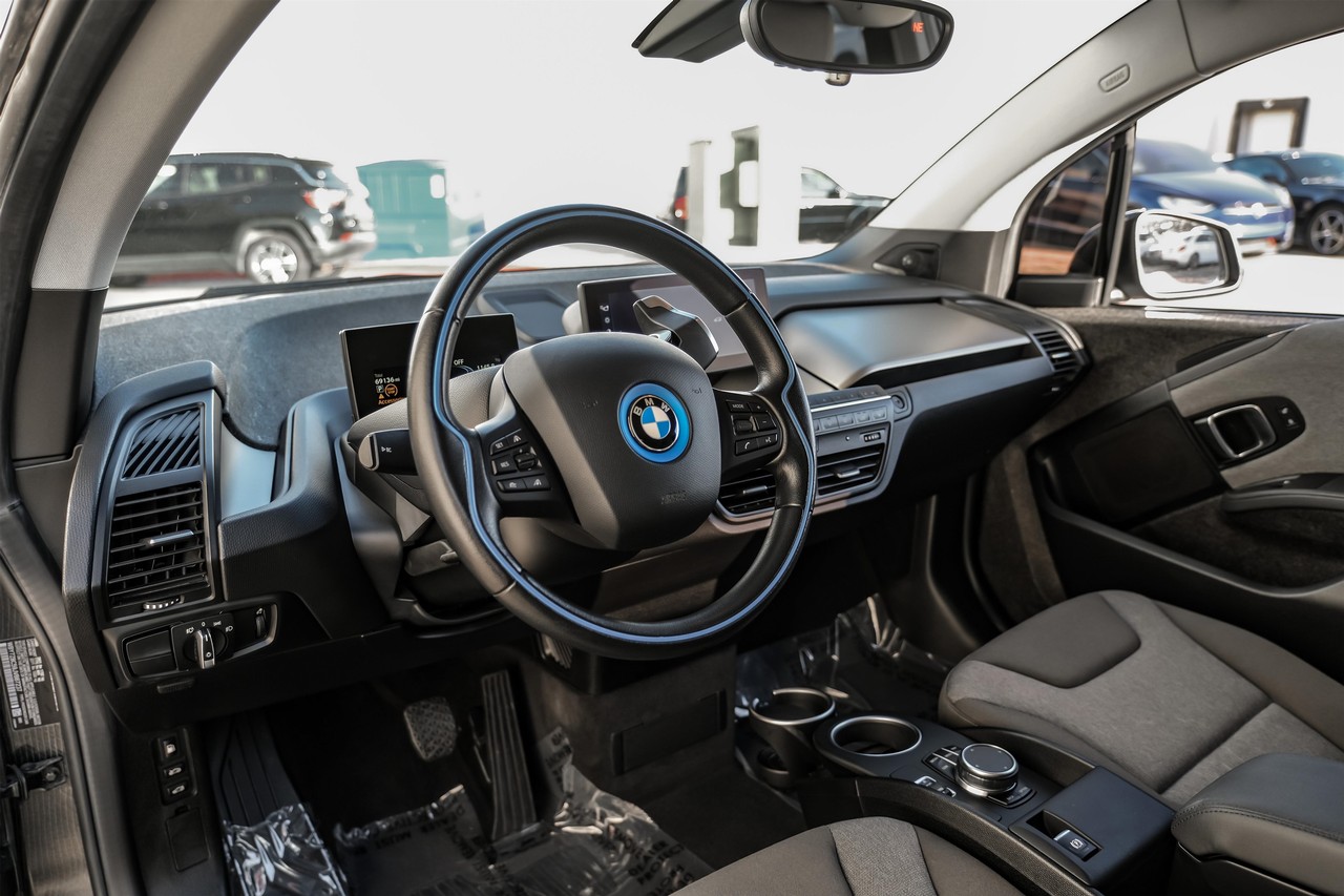 BMW i3 Vehicle Main Gallery Image 03