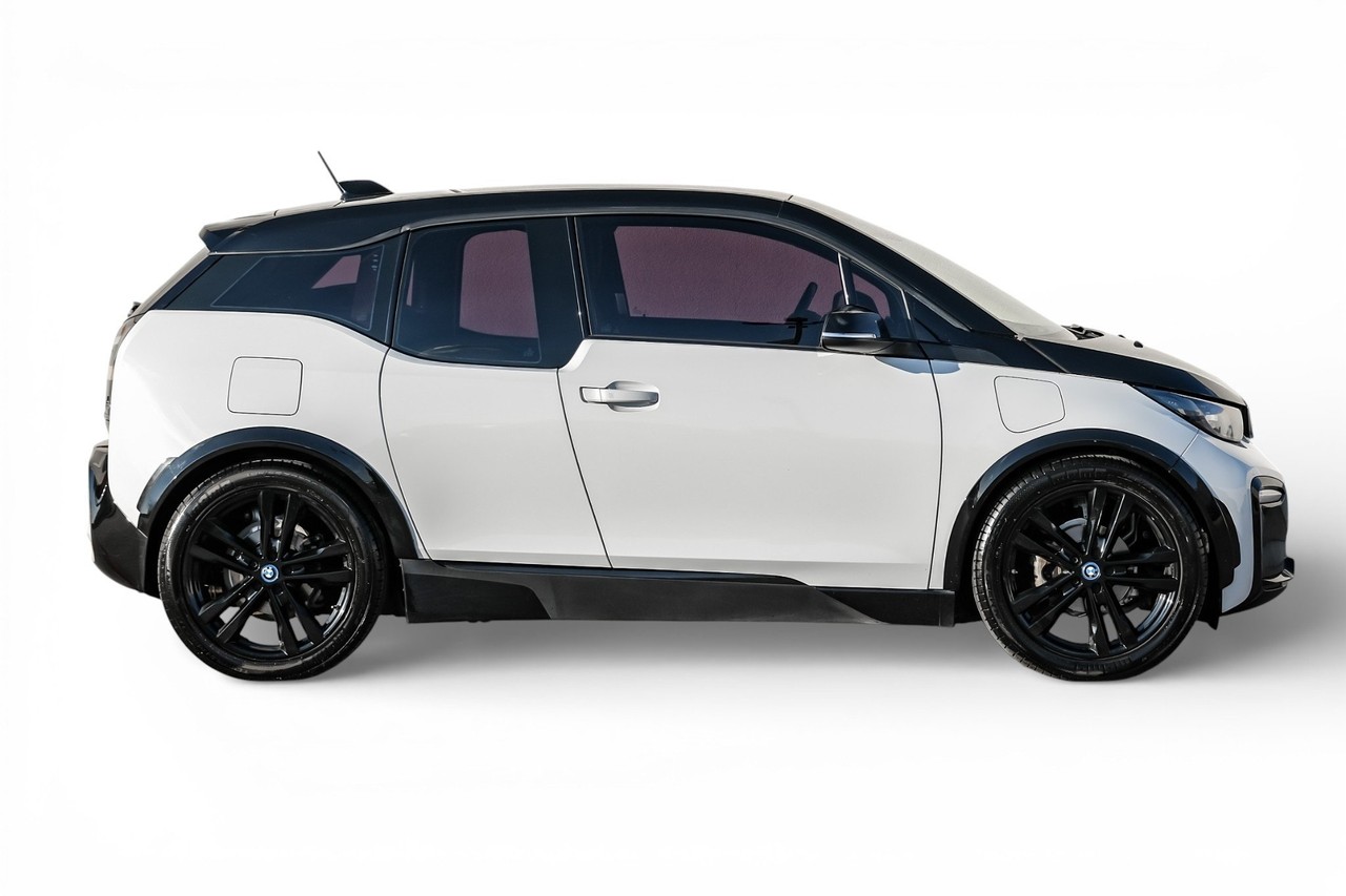 BMW i3 Vehicle Main Gallery Image 07