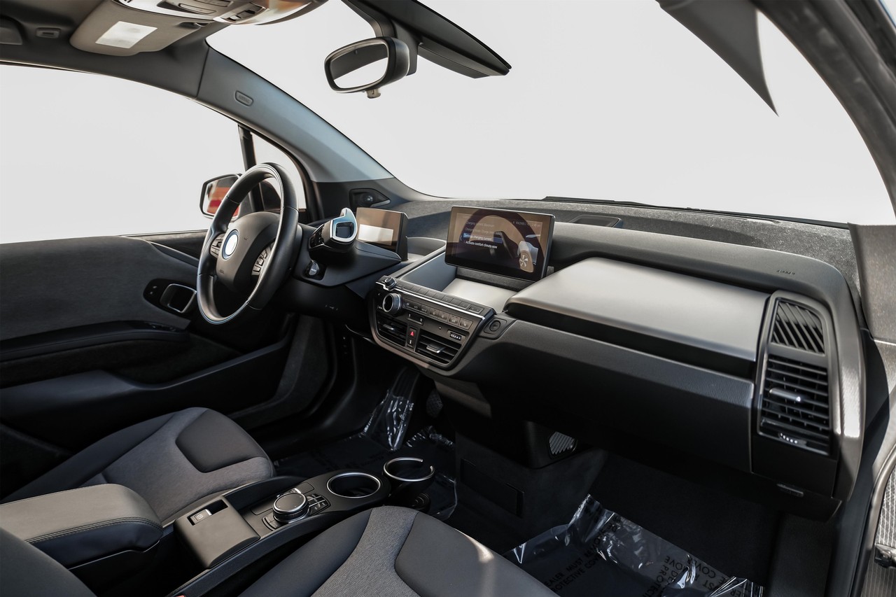 BMW i3 Vehicle Main Gallery Image 10