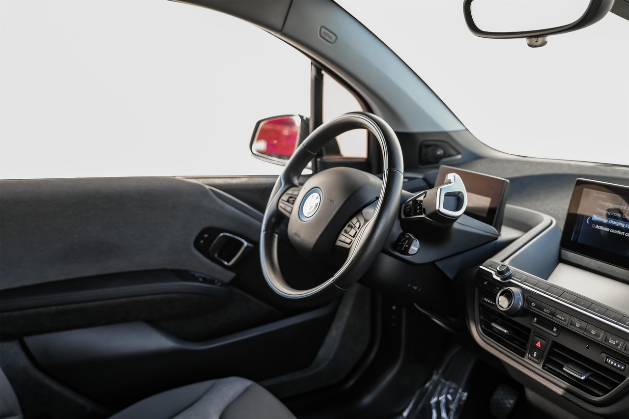 BMW i3 Vehicle Main Gallery Image 11
