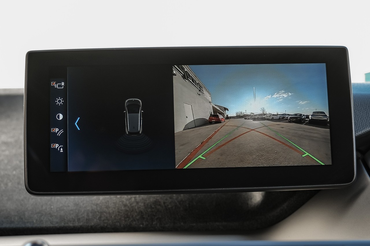 BMW i3 Vehicle Main Gallery Image 18