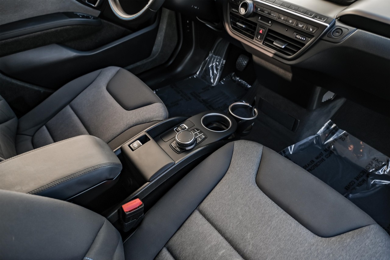 BMW i3 Vehicle Main Gallery Image 19