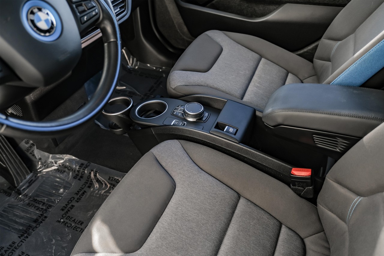 BMW i3 Vehicle Main Gallery Image 20