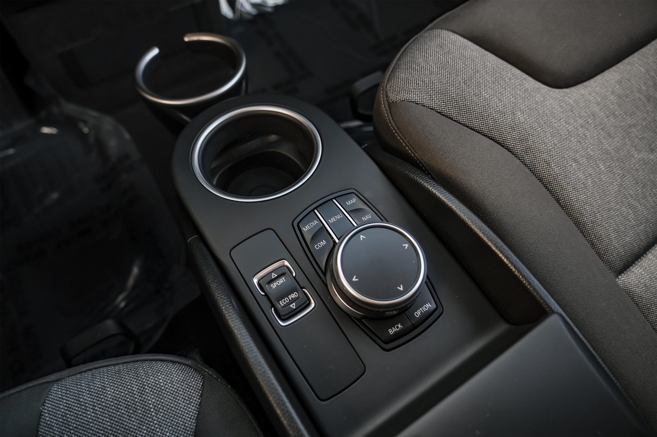 BMW i3 Vehicle Main Gallery Image 21