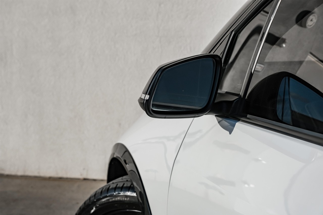 BMW i3 Vehicle Main Gallery Image 36