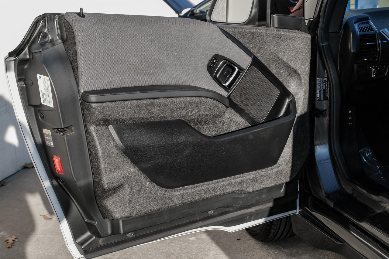 BMW i3 Vehicle Main Gallery Image 37