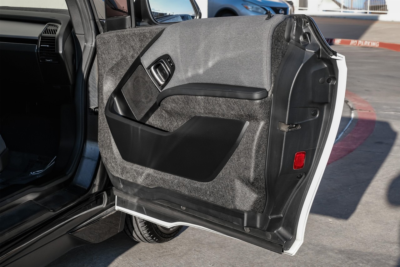BMW i3 Vehicle Main Gallery Image 39