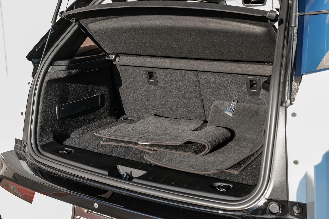 BMW i3 Vehicle Main Gallery Image 43