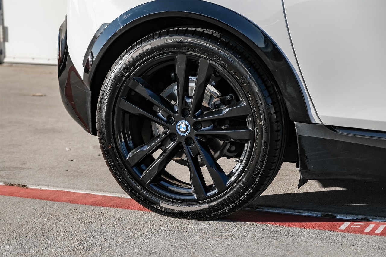 BMW i3 Vehicle Main Gallery Image 45