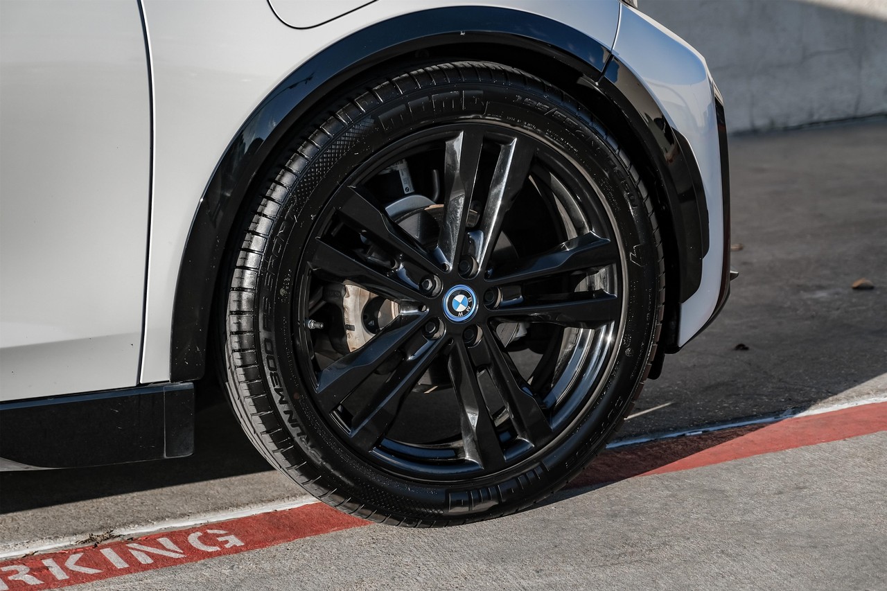 BMW i3 Vehicle Main Gallery Image 46