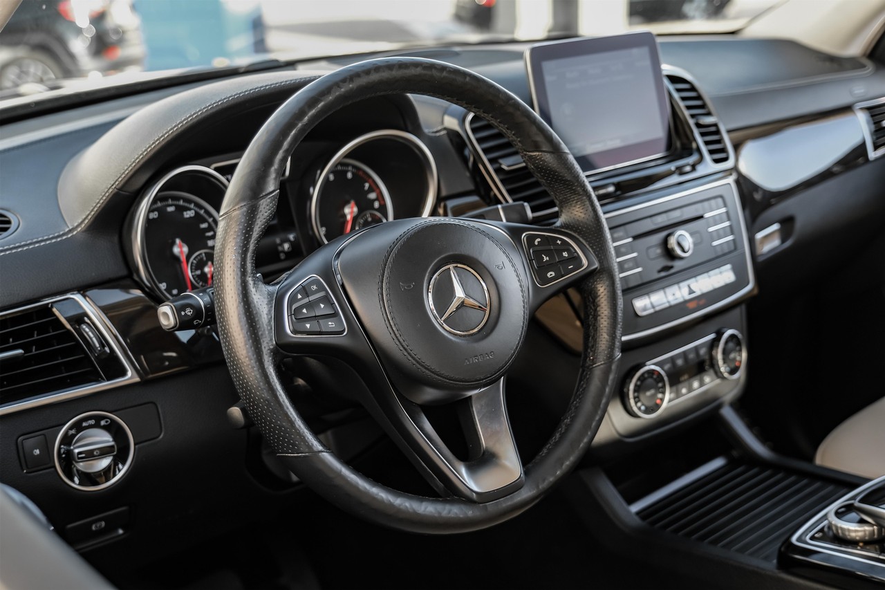 Mercedes-Benz GLS 450 Vehicle Main Gallery Image 15