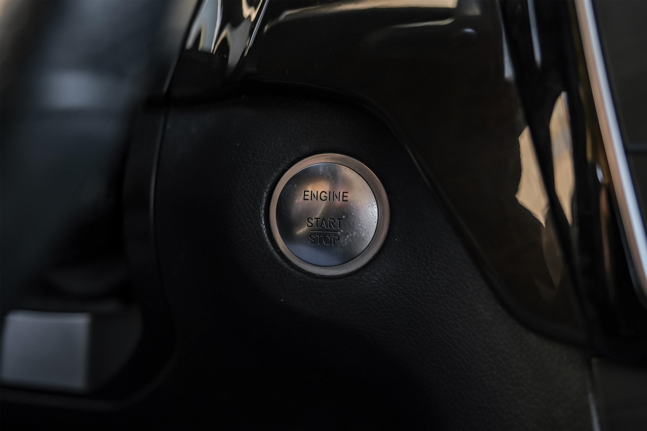 Mercedes-Benz GLS 450 Vehicle Main Gallery Image 20