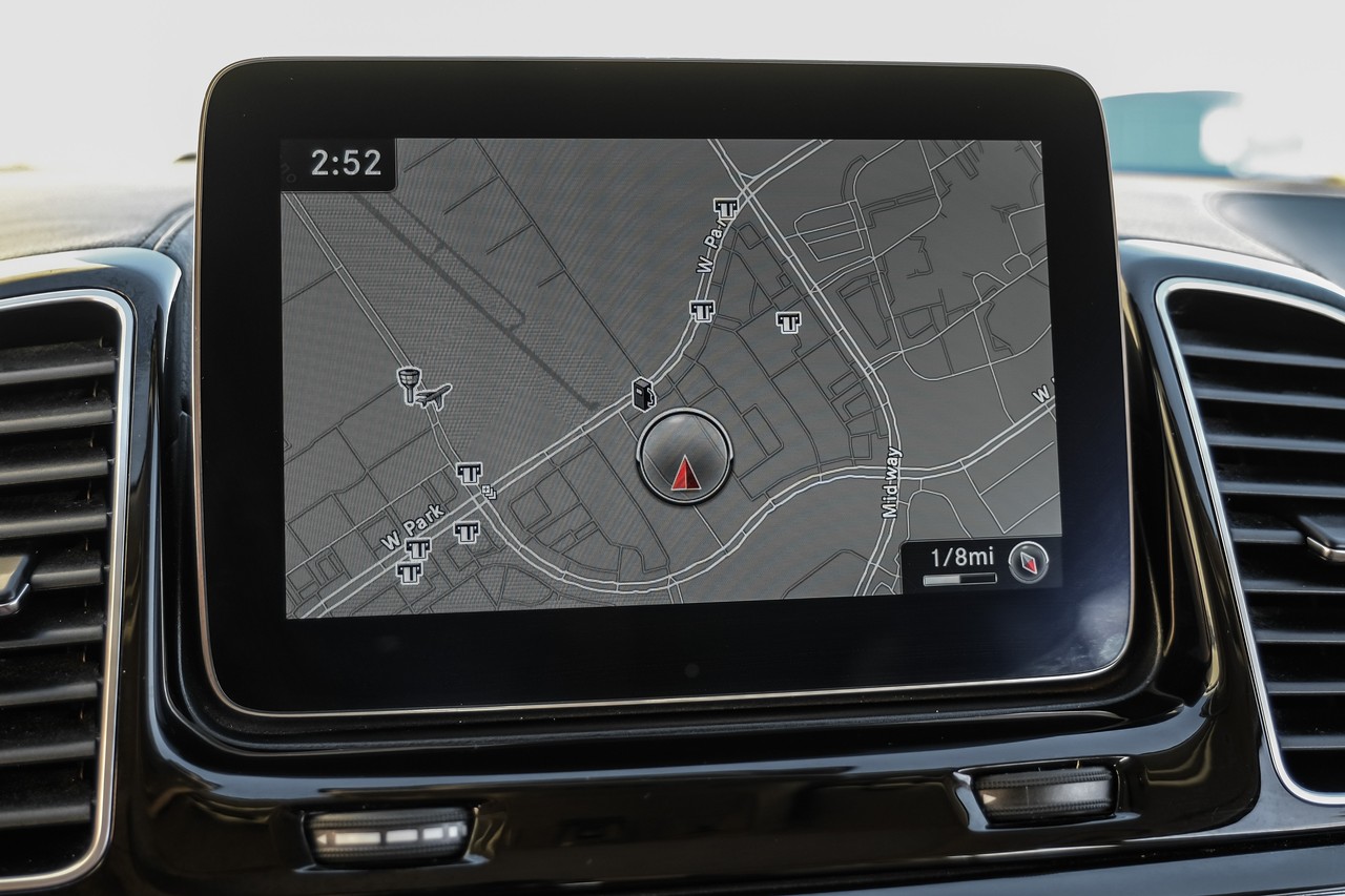 Mercedes-Benz GLS 450 Vehicle Main Gallery Image 21