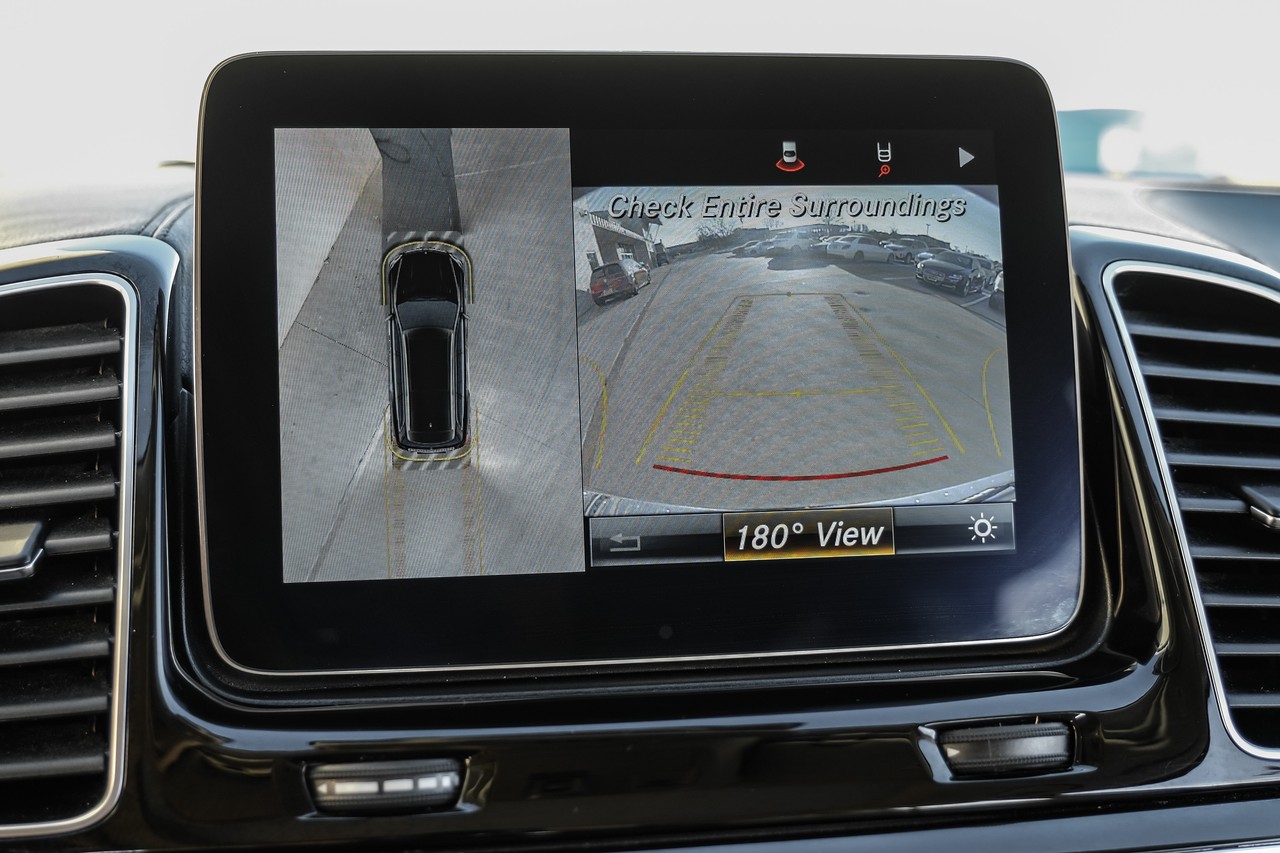 Mercedes-Benz GLS 450 Vehicle Main Gallery Image 22