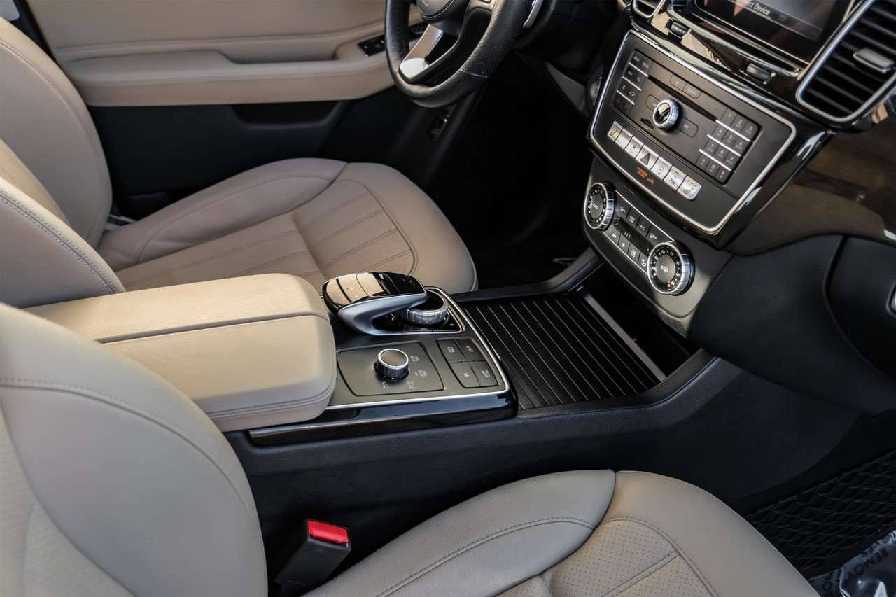 Mercedes-Benz GLS 450 Vehicle Main Gallery Image 23