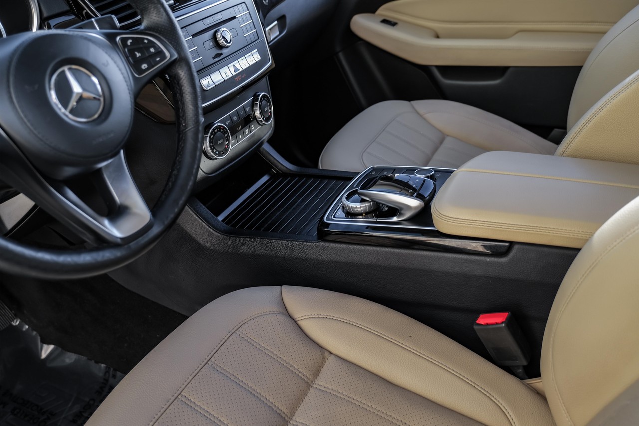 Mercedes-Benz GLS 450 Vehicle Main Gallery Image 24