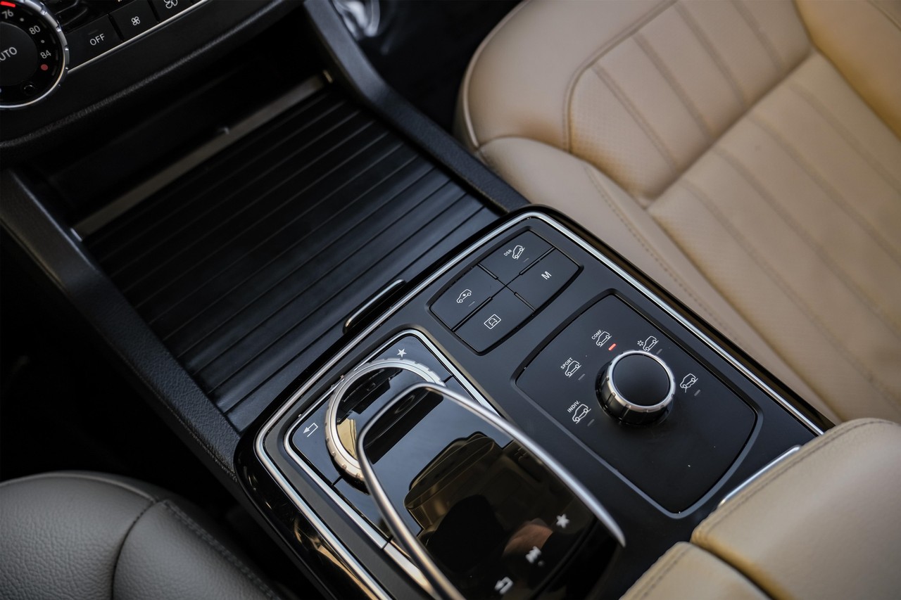 Mercedes-Benz GLS 450 Vehicle Main Gallery Image 25