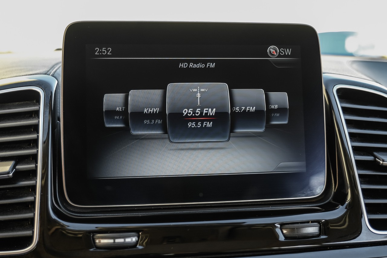 Mercedes-Benz GLS 450 Vehicle Main Gallery Image 28