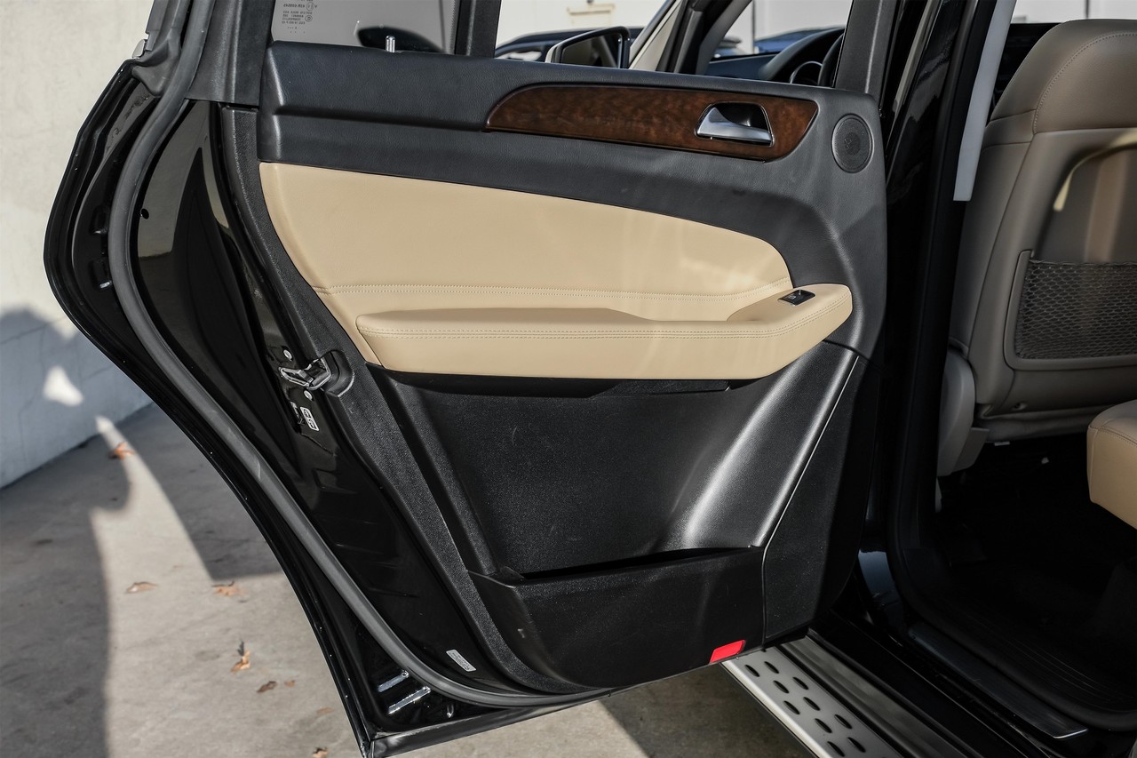 Mercedes-Benz GLS 450 Vehicle Main Gallery Image 46