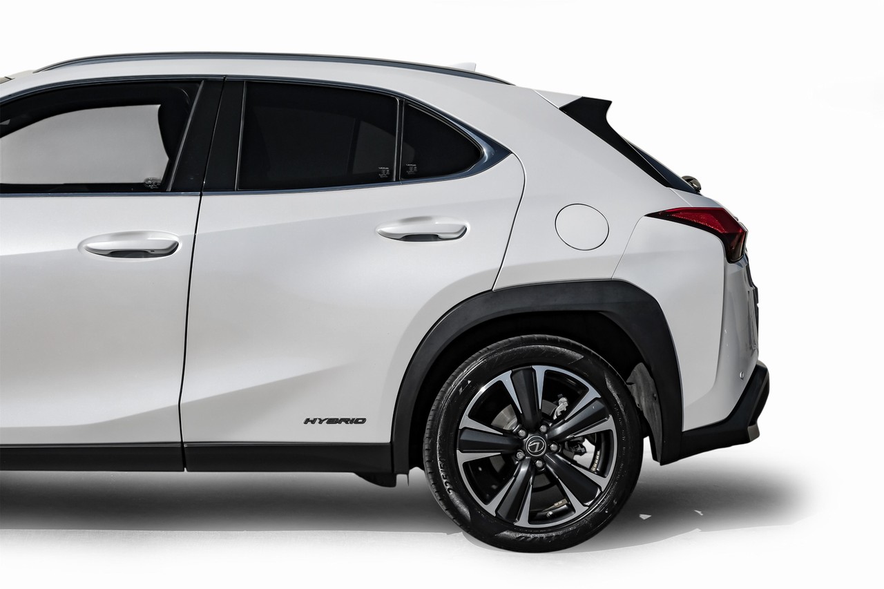 Lexus UX Vehicle Main Gallery Image 13
