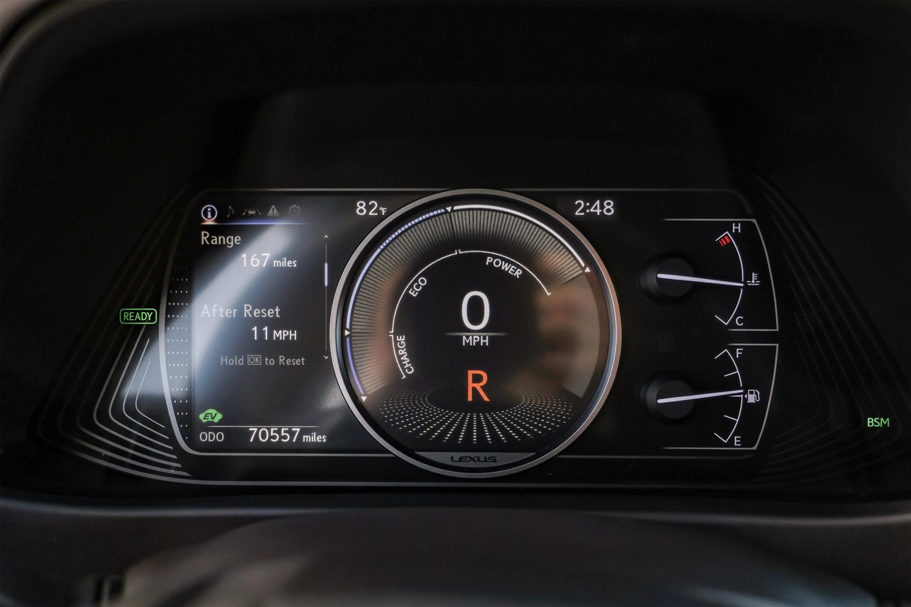 Lexus UX Vehicle Main Gallery Image 21