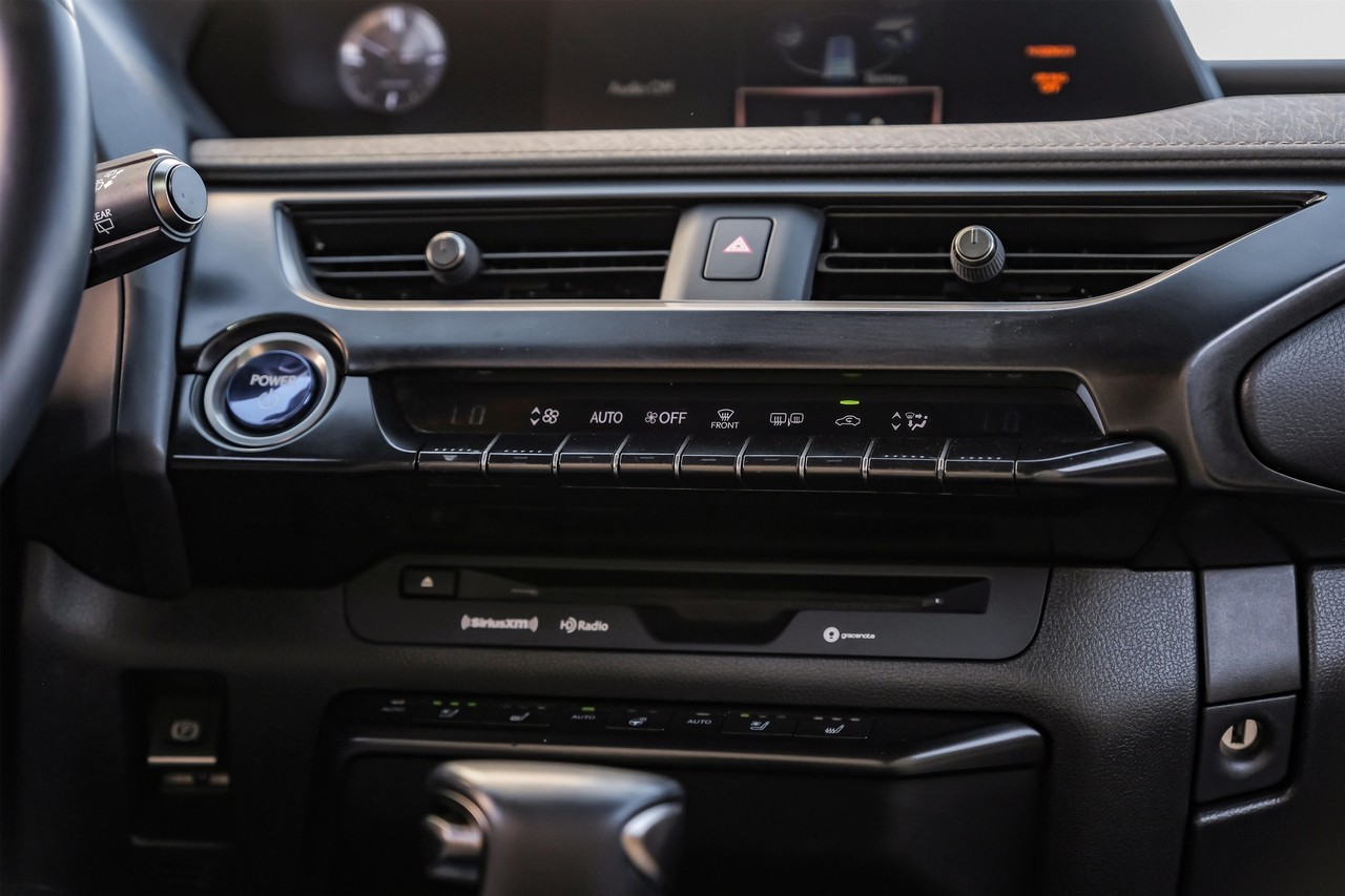 Lexus UX Vehicle Main Gallery Image 30