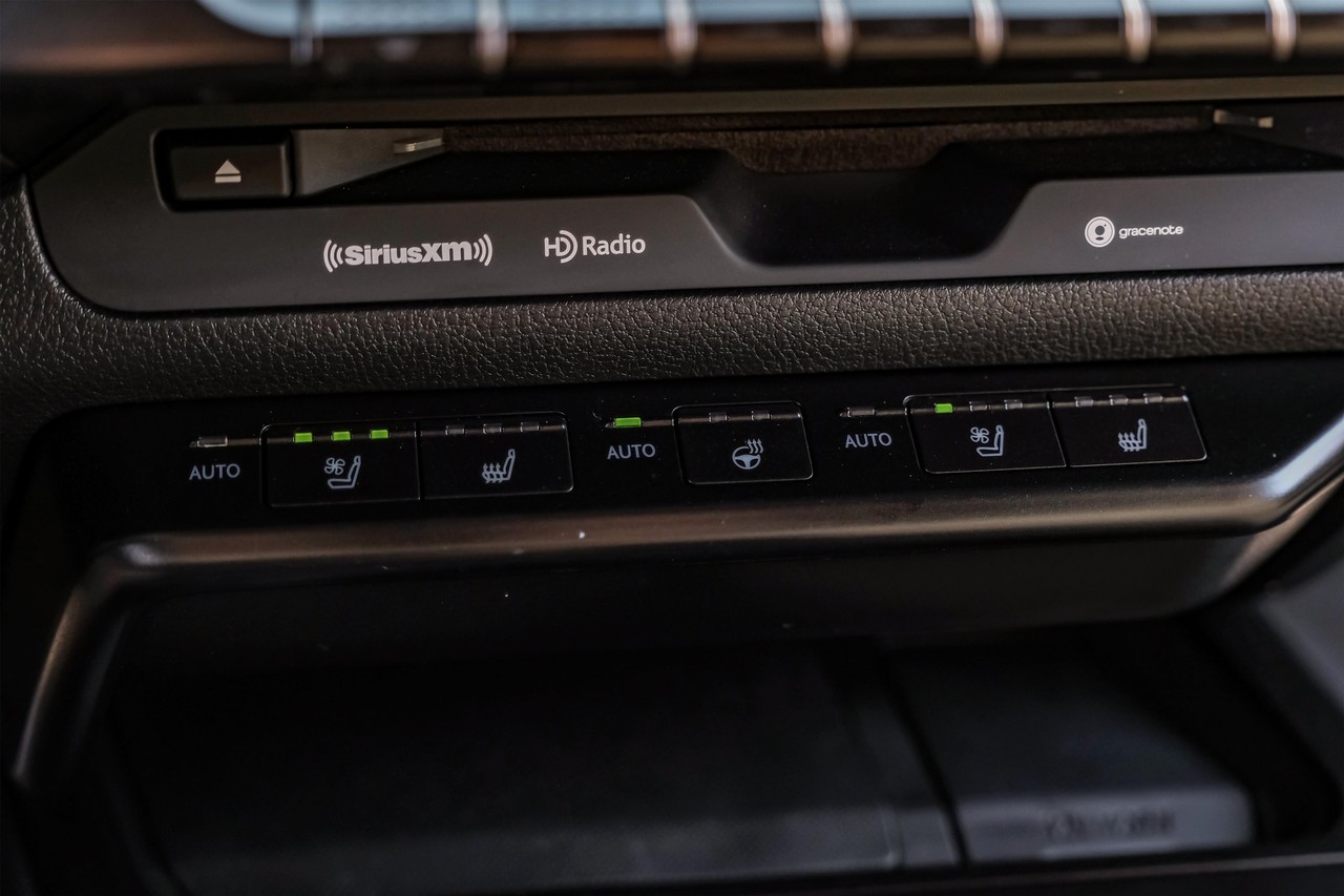 Lexus UX Vehicle Main Gallery Image 32