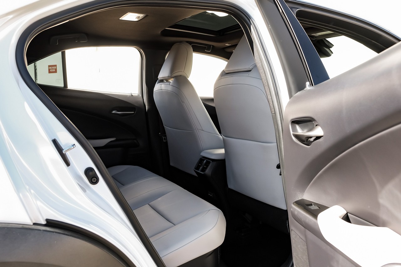 Lexus UX Vehicle Main Gallery Image 38