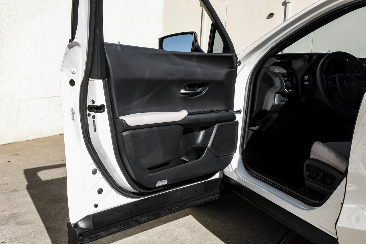 Lexus UX Vehicle Main Gallery Image 43