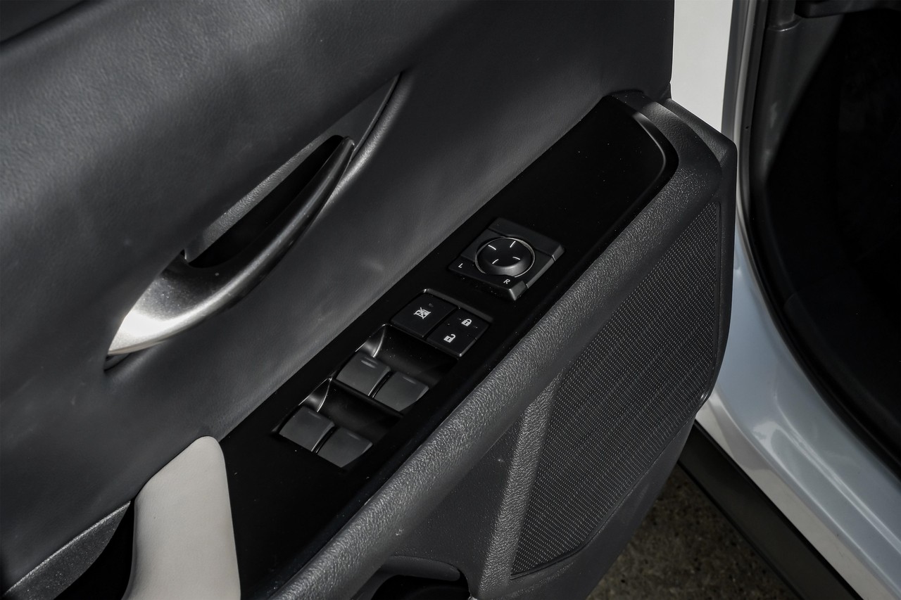 Lexus UX Vehicle Main Gallery Image 44