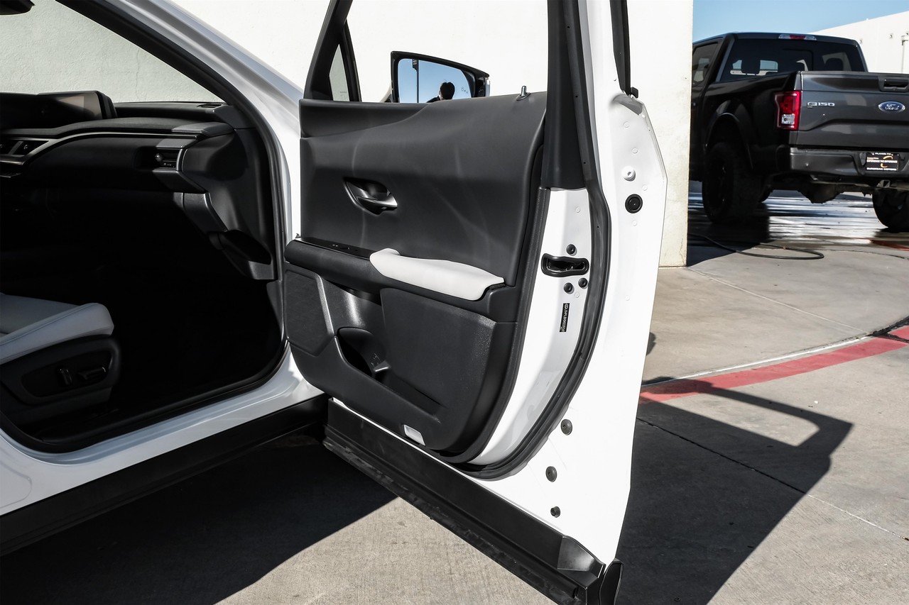 Lexus UX Vehicle Main Gallery Image 45