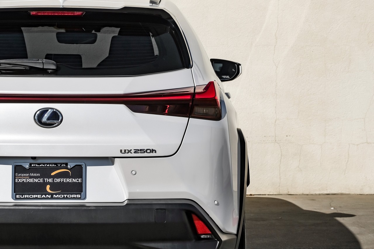 Lexus UX Vehicle Main Gallery Image 49