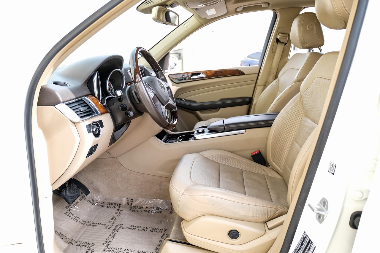 Mercedes-Benz ML 350 Vehicle Main Gallery Image 04