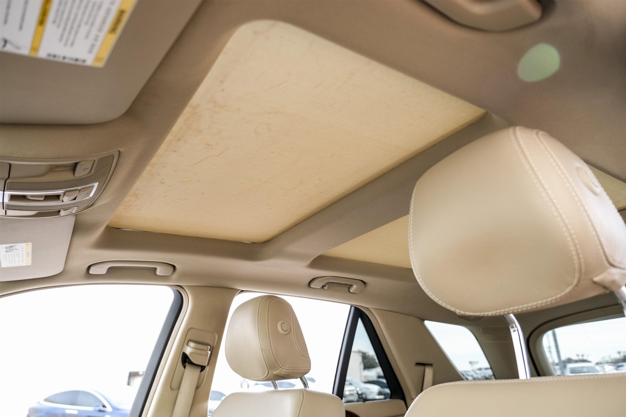 Mercedes-Benz ML 350 Vehicle Main Gallery Image 05