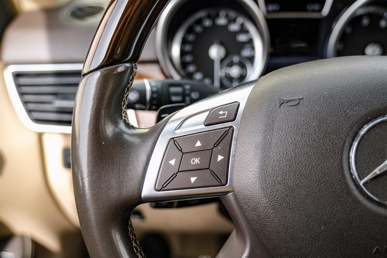 Mercedes-Benz ML 350 Vehicle Main Gallery Image 17