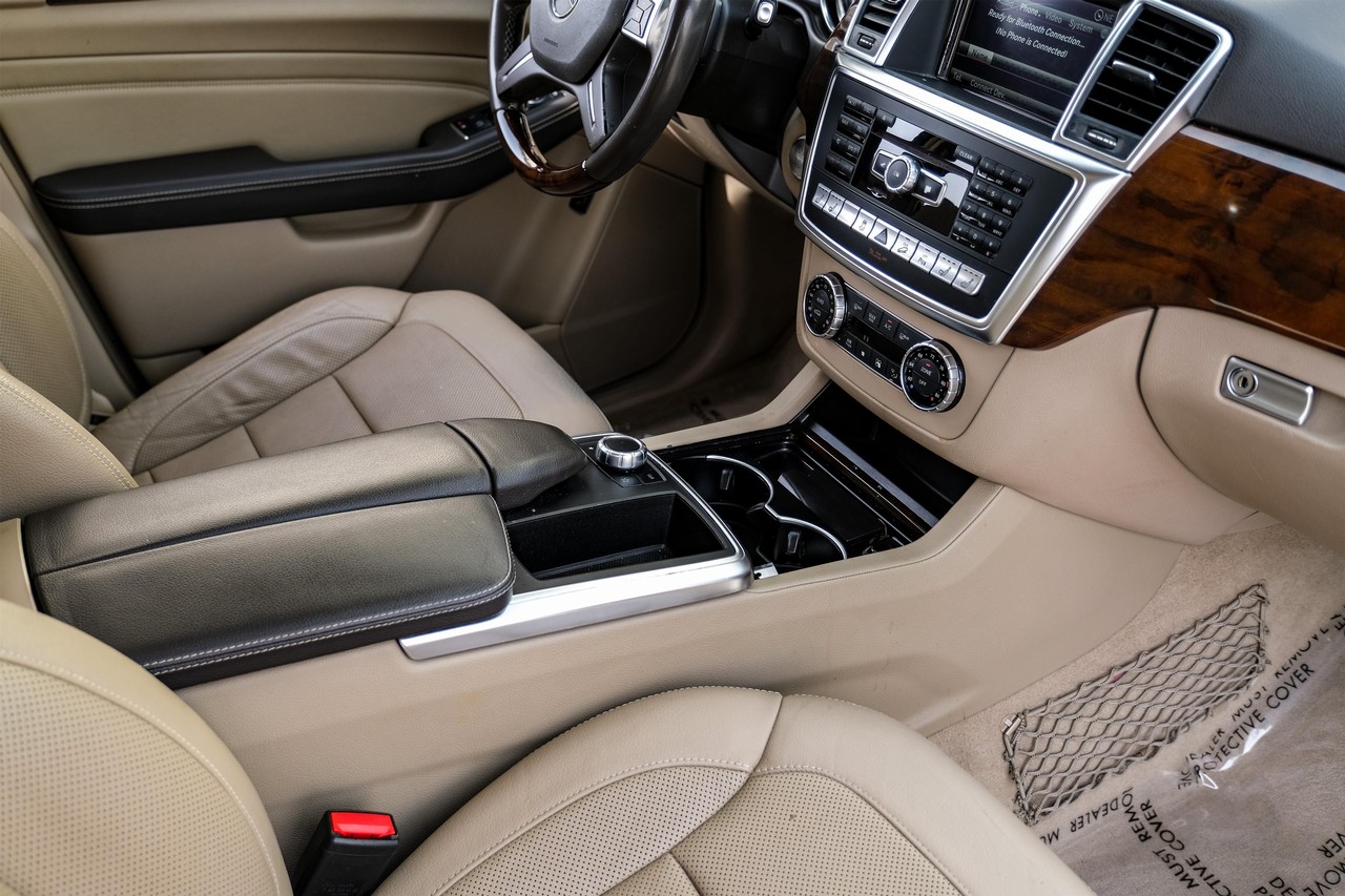 Mercedes-Benz ML 350 Vehicle Main Gallery Image 24