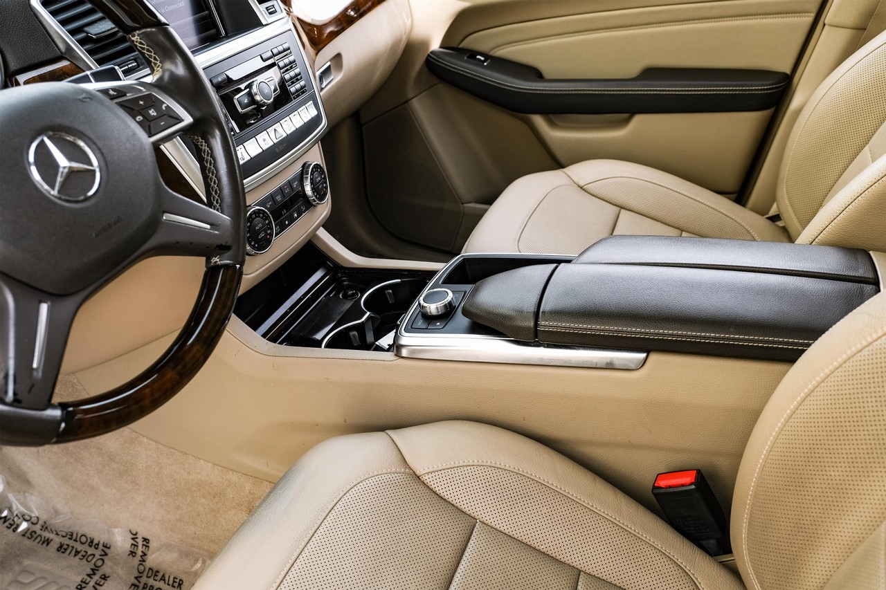 Mercedes-Benz ML 350 Vehicle Main Gallery Image 25