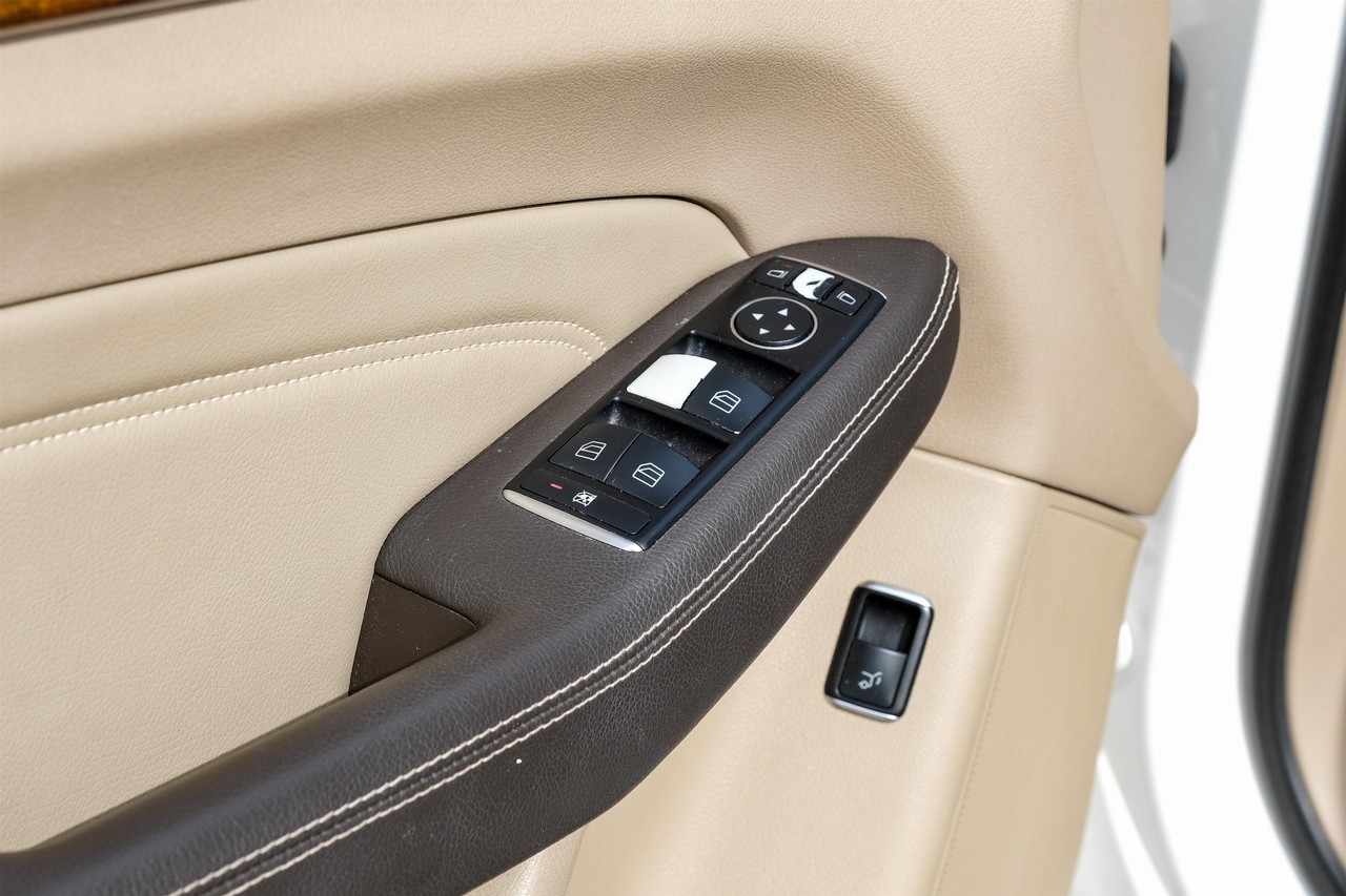 Mercedes-Benz ML 350 Vehicle Main Gallery Image 42