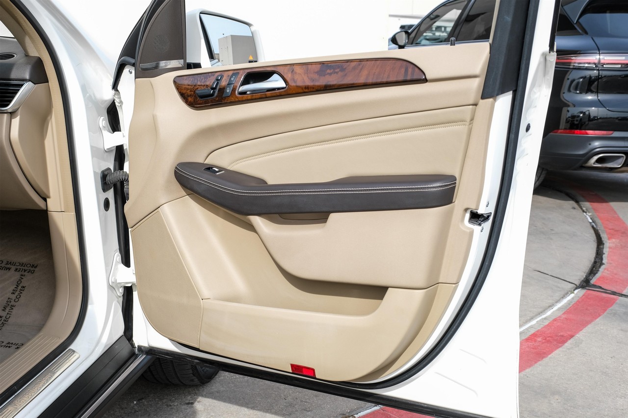 Mercedes-Benz ML 350 Vehicle Main Gallery Image 45