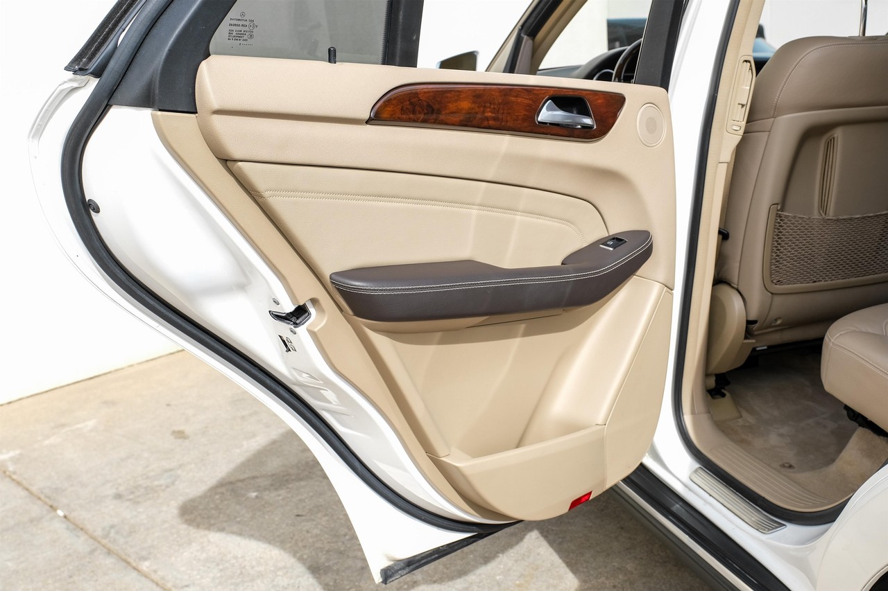 Mercedes-Benz ML 350 Vehicle Main Gallery Image 46