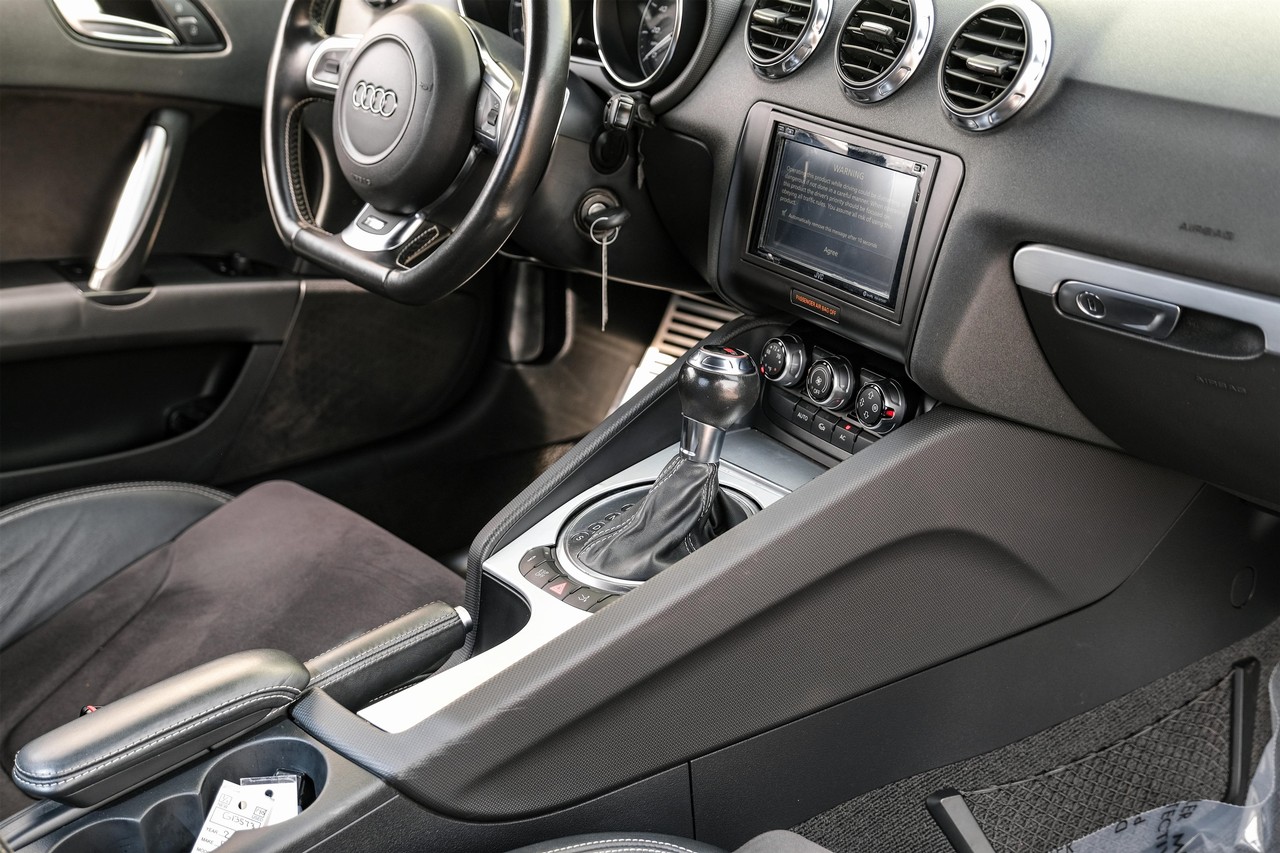 Audi TTS Vehicle Main Gallery Image 18