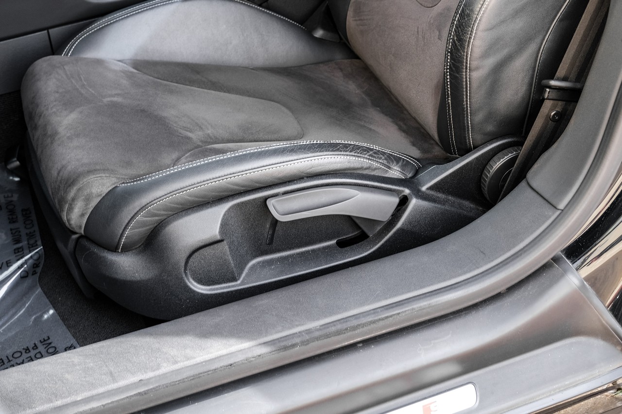 Audi TTS Vehicle Main Gallery Image 25