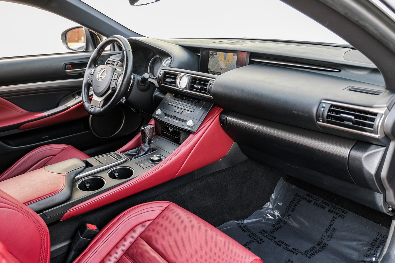 Lexus RC Vehicle Main Gallery Image 13