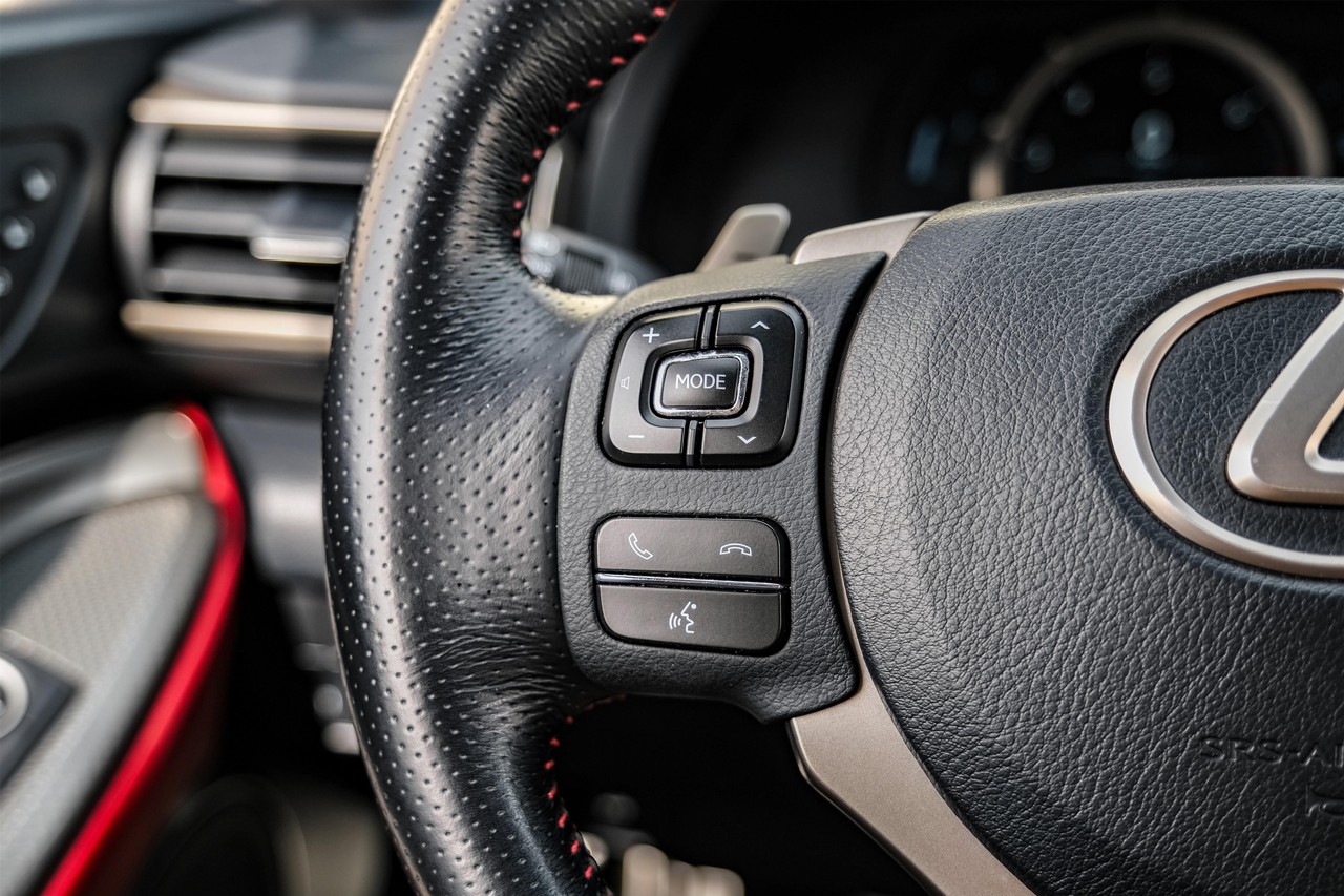 Lexus RC Vehicle Main Gallery Image 16