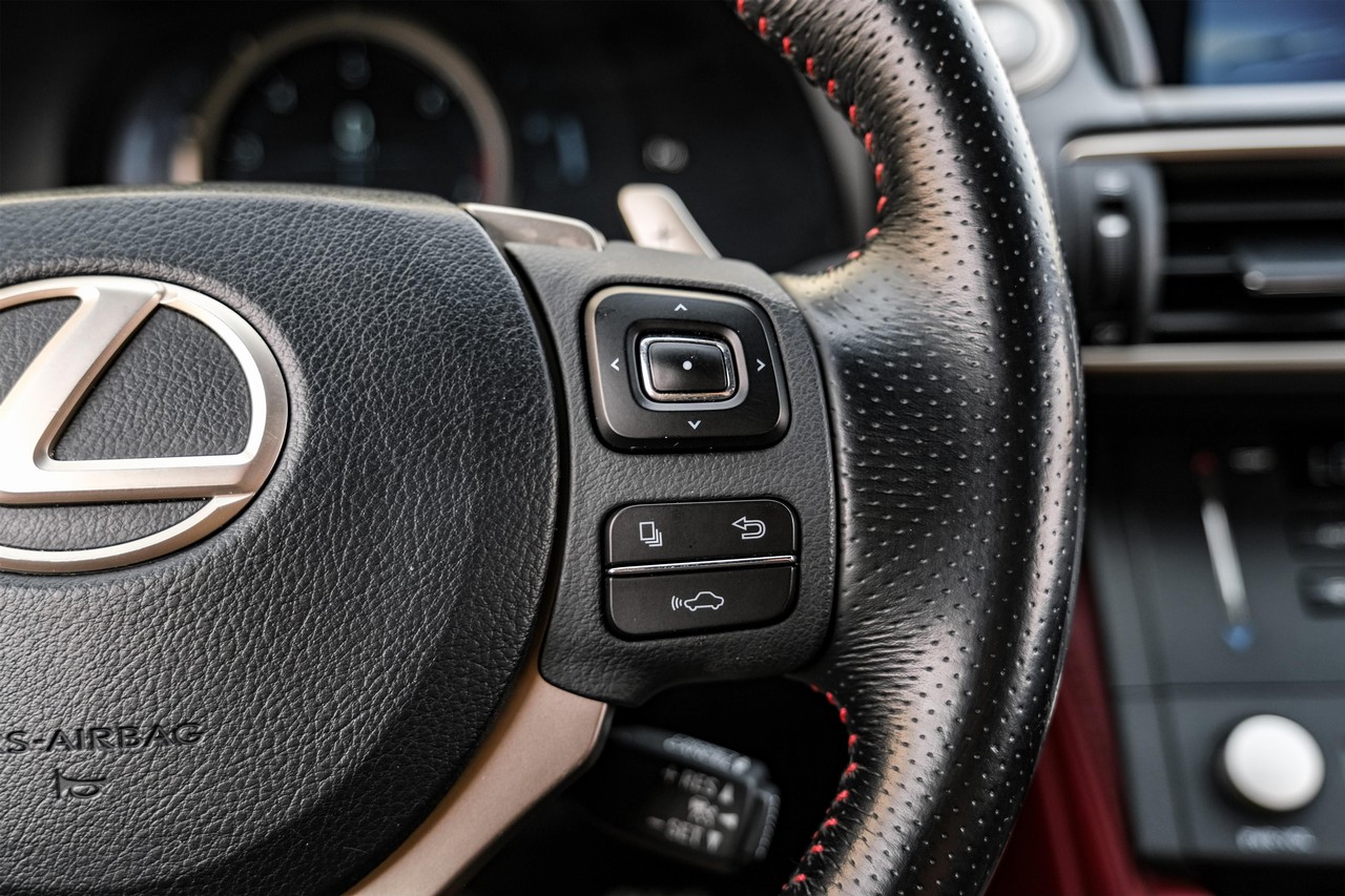 Lexus RC Vehicle Main Gallery Image 17