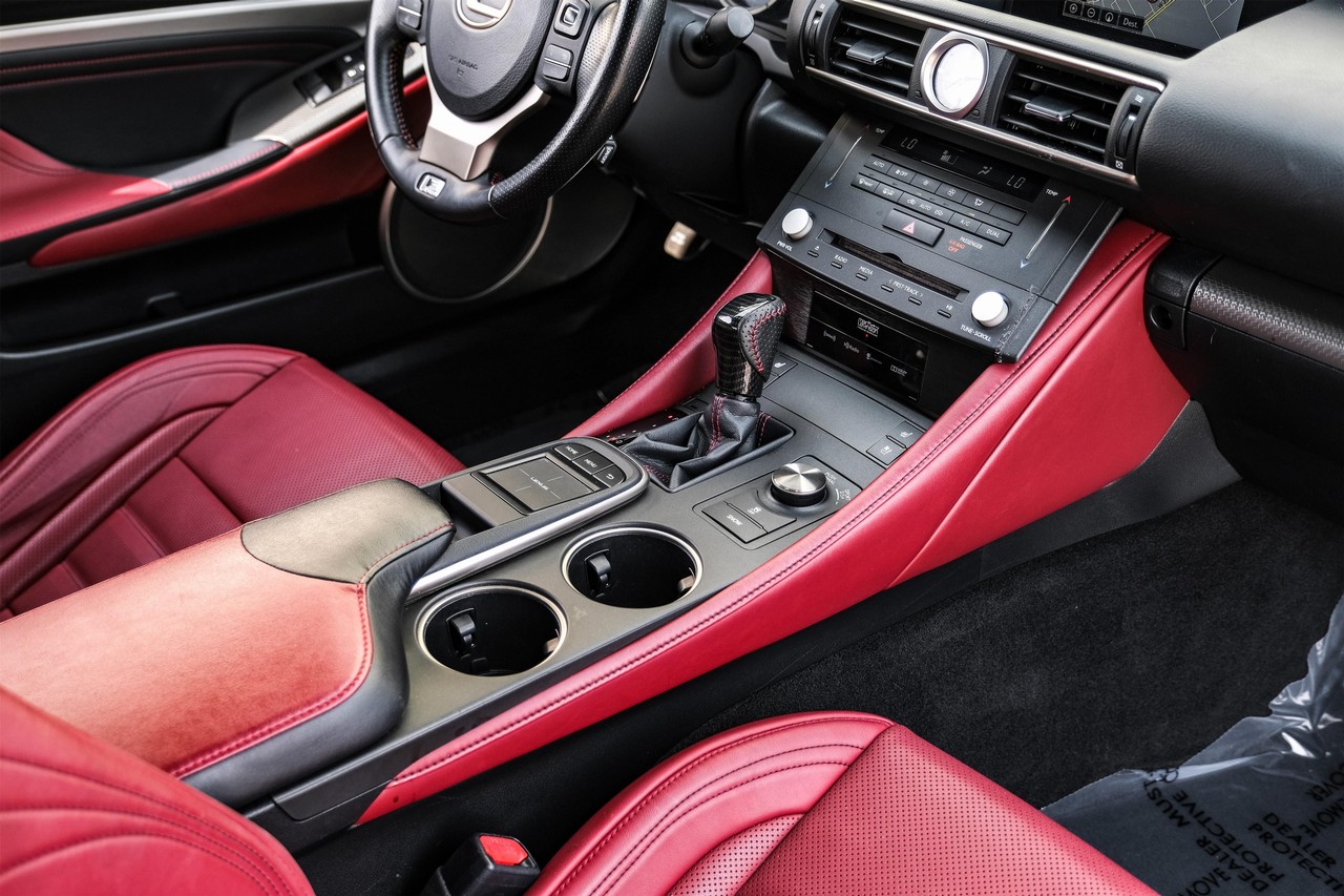 Lexus RC Vehicle Main Gallery Image 23