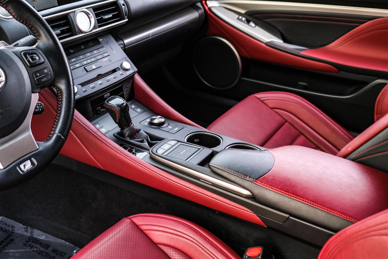 Lexus RC Vehicle Main Gallery Image 24